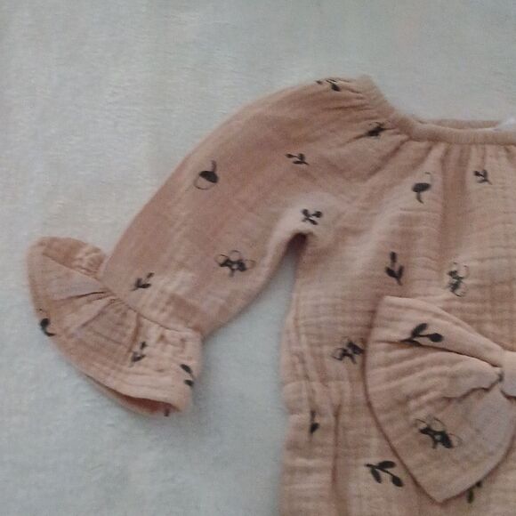 Grayson Mini tan acorn print long sleeve waffle one piece with bow Sz 0-3 month - Picture 2 of 7